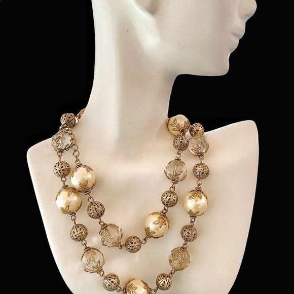 Elaborate large pearl and faceted crystal filagree 28” Long necklace - Picture 5 of 9